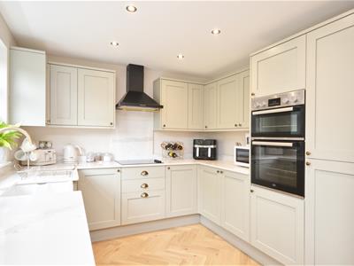 Kitchen / Dining Area